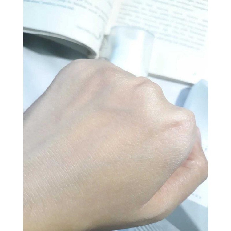 ضد آفتاب روشن کننده سنتلا اسکین 1004 SPF50 حجم 50 میلی لیتر شرکتی(مسترکپی)