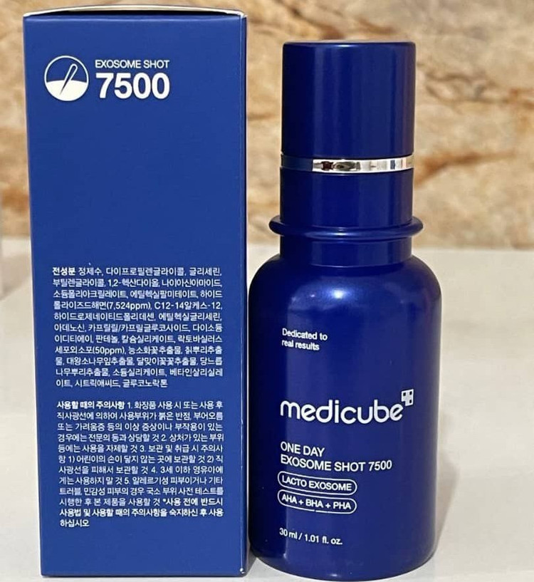 سرم لایه بردار مدی کیوب مدل Exosome Shot 2000 حجم 30 میلی لیتر های کپی (مستر)