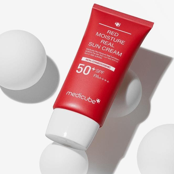 کرم ضد آفتاب مرطوب کننده مدی کیوب SPF50 حجم ۵۰ میلی لیتر های کپی(مستر)