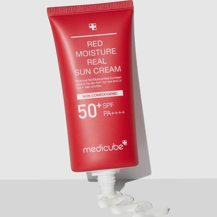 کرم ضد آفتاب مرطوب کننده مدی کیوب SPF50 حجم ۵۰ میلی لیتر های کپی(مستر)
