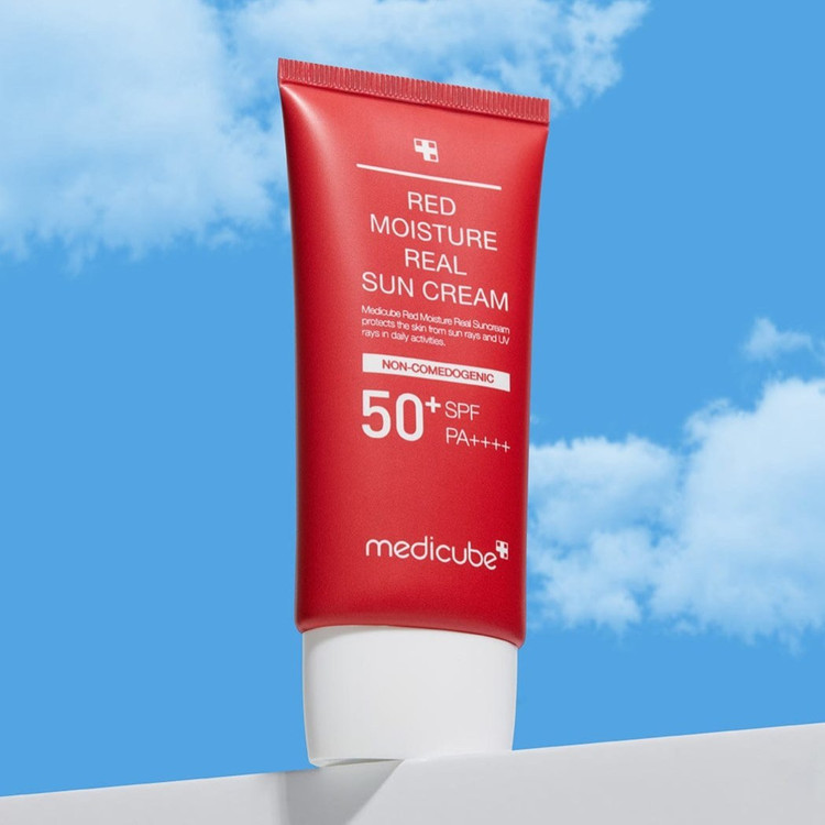 کرم ضد آفتاب مرطوب کننده مدی کیوب SPF50 حجم ۵۰ میلی لیتر های کپی(مستر)
