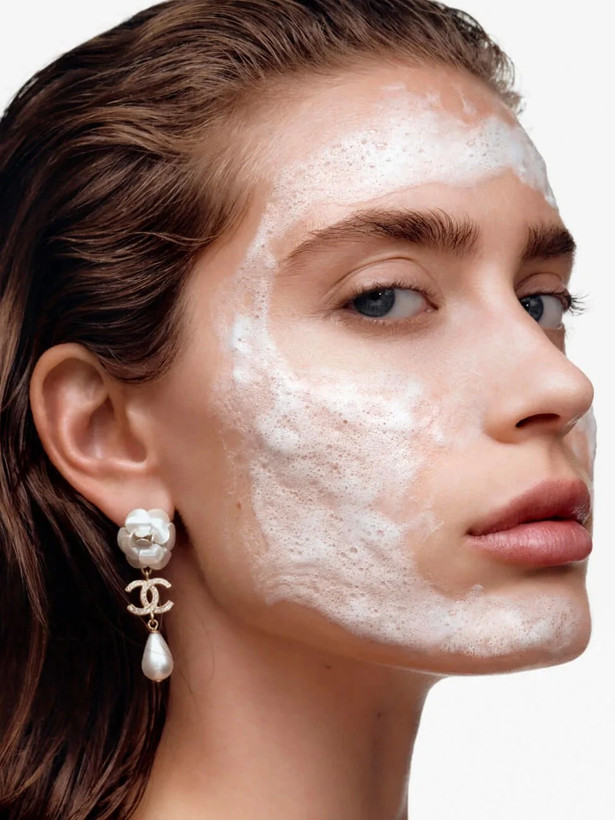 کرم فوم پاک کننده شنل La Mousse حجم ۱۵۰ میل مناسب انواع پوست ضد آلودگی شرکتی