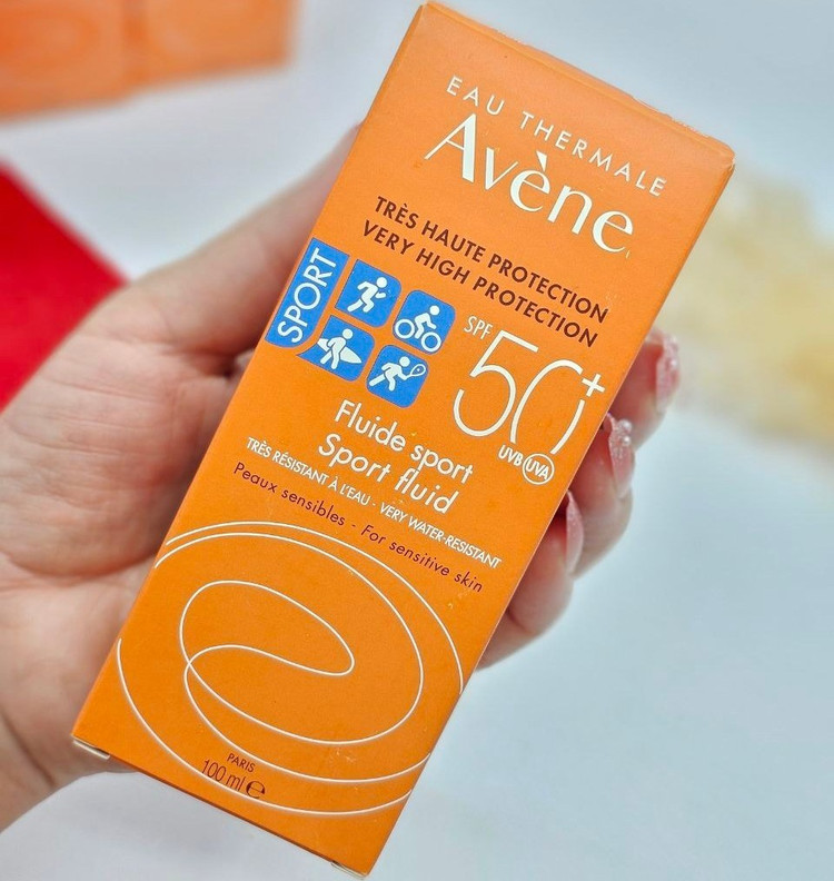 کرم ضد آفتاب بیزانس مدل فلوئید اسپورت حجم ۱۰۰ میلی لیتر SPF50 مناسب انواع پوست کپی